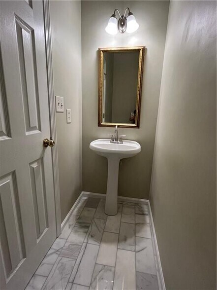 Building Photo - 5368 Hickory Knoll NW