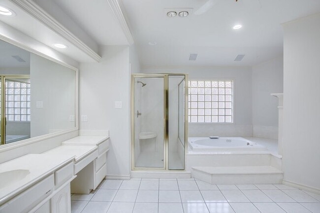 Building Photo - Over the top garden home - Half off the fi...