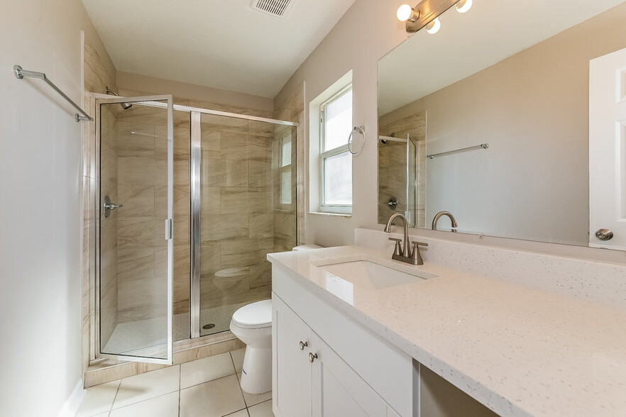 Building Photo - 4084 Kingsfield Dr
