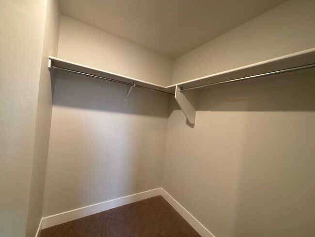 Building Photo - BRAND NEW END TOWNHOME FOR RENT!