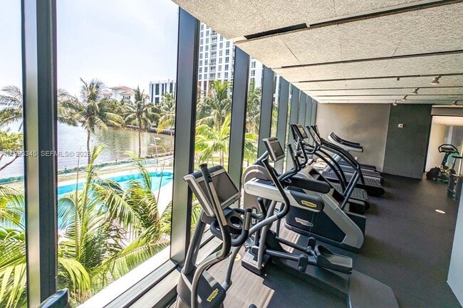 Building Photo - 460 NE 28th St