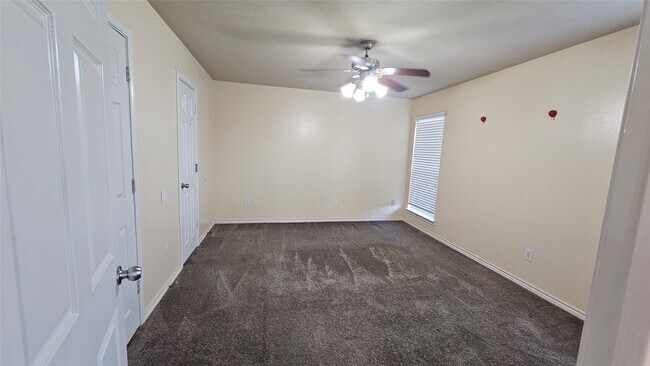 Building Photo - 2320 Shady Pine Dr