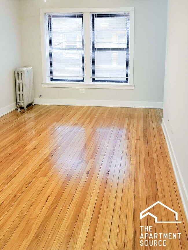 Building Photo - 516 W Cornelia Ave