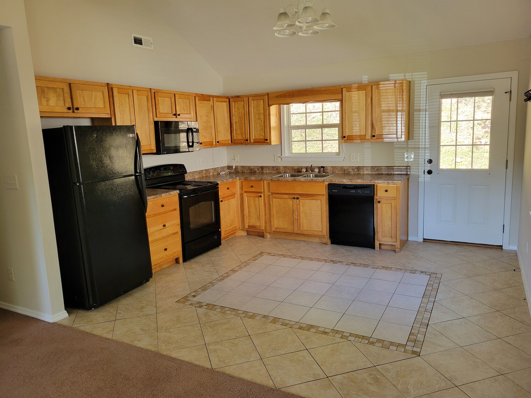 Building Photo - 458 Austin St