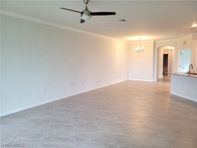 Building Photo - 1750 Alameda Dr