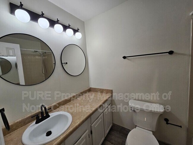 Building Photo - 333 Circle Ave