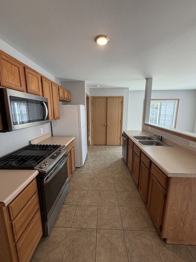 Building Photo - 340 Grant Springs Dr