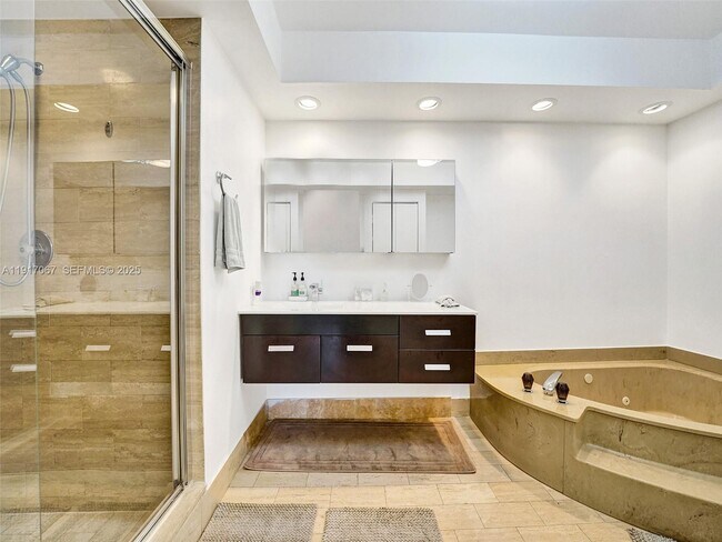 Building Photo - 20281 E Country Club Dr