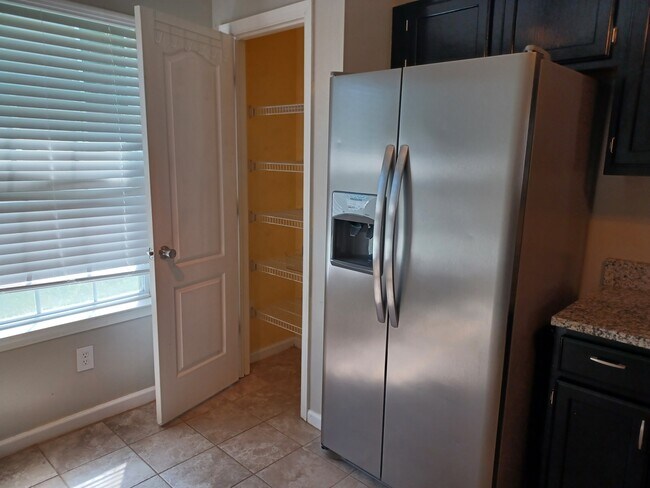 Building Photo - 5053 Huntclub Chase