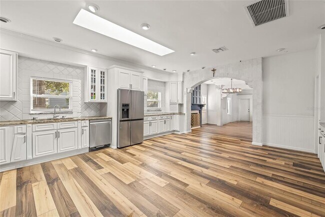 Building Photo - 4102 W Sevilla St