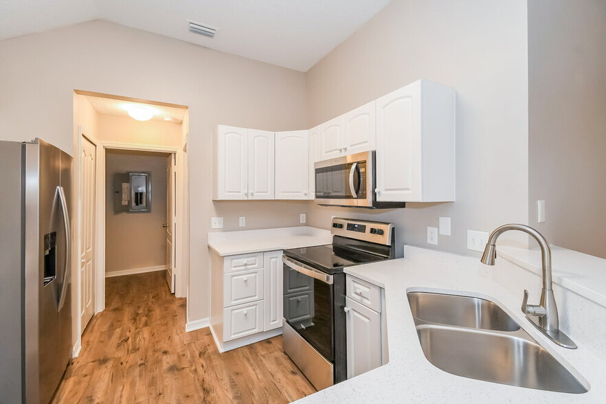 Building Photo - 3376 FL-207