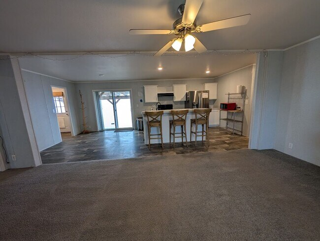 Building Photo - 820 Crest Dr