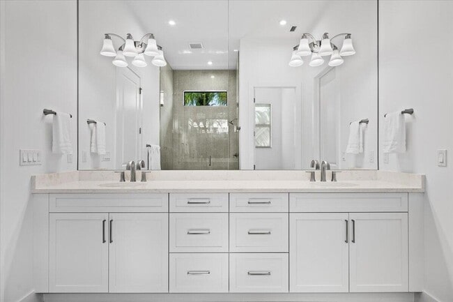 Building Photo - 13621 Le Christine Dr