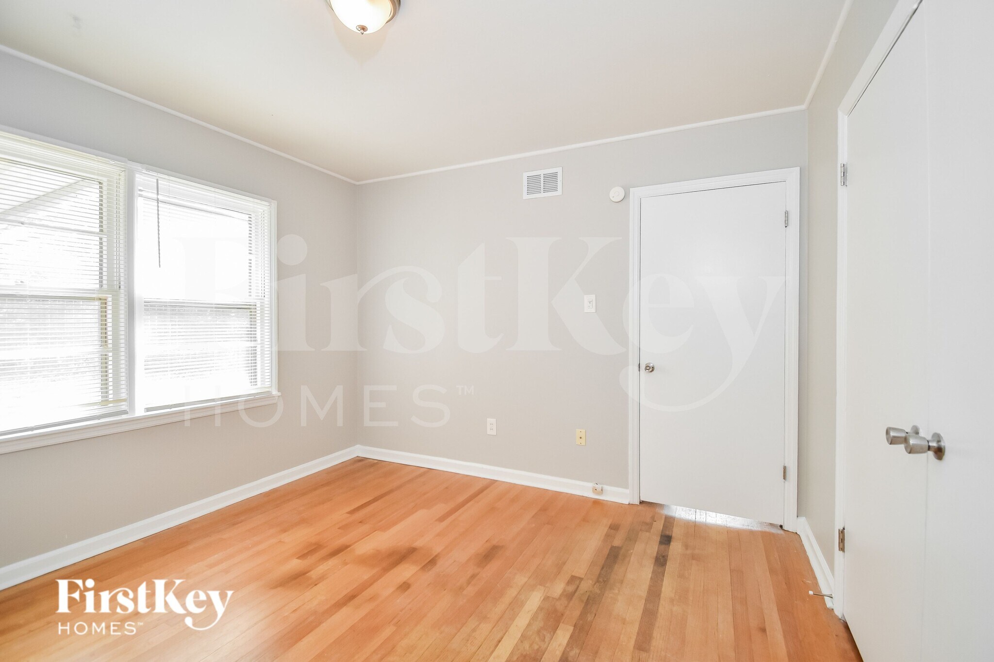 Building Photo - 1458 S White Station Rd