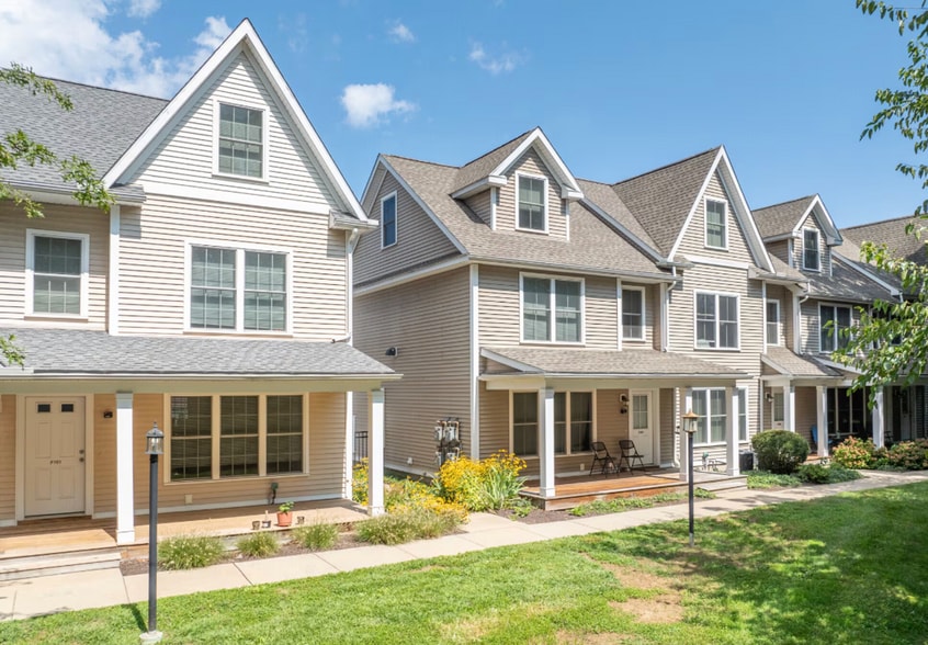 Interior Photo - Summerview Square