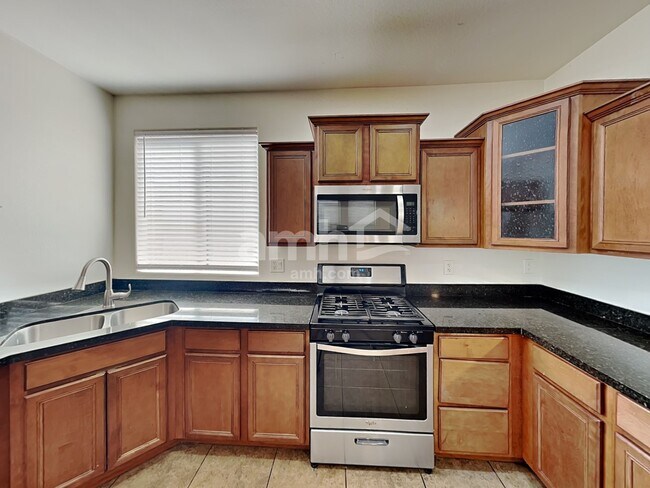 Building Photo - 3282 E Oakland St