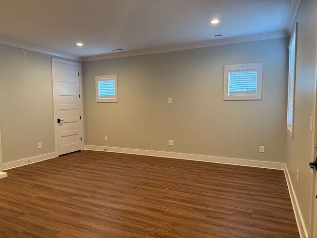 Building Photo - Modern 2 Bedroom Condo in the Heart of Melrose