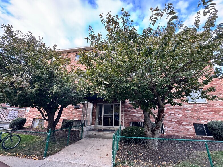 Building Photo - 95 Gardner St