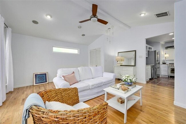 Building Photo - 406 W 55th St
