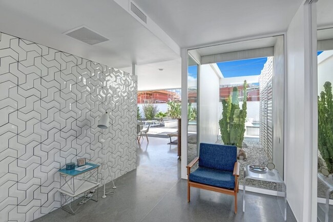 Building Photo - Mid-Century Steel Oasis in Palm Springs (Monthly Only - No Long Term)