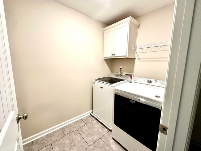 Building Photo - 822 Goodale Dr