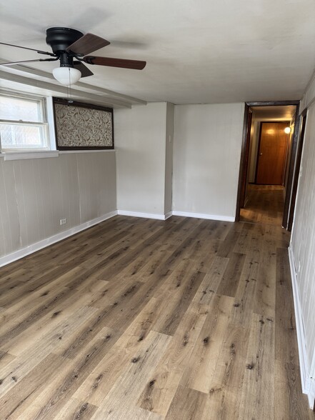 Living room - 5114 W Grace St