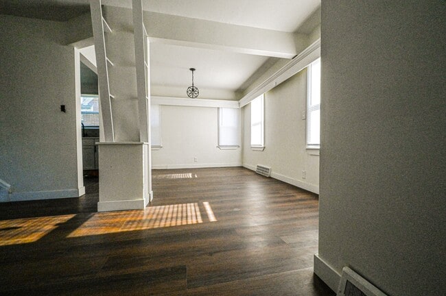 Building Photo - 15829 Minock St