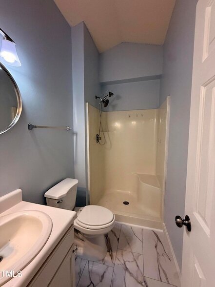 Building Photo - 1000 Meadowgreen Dr