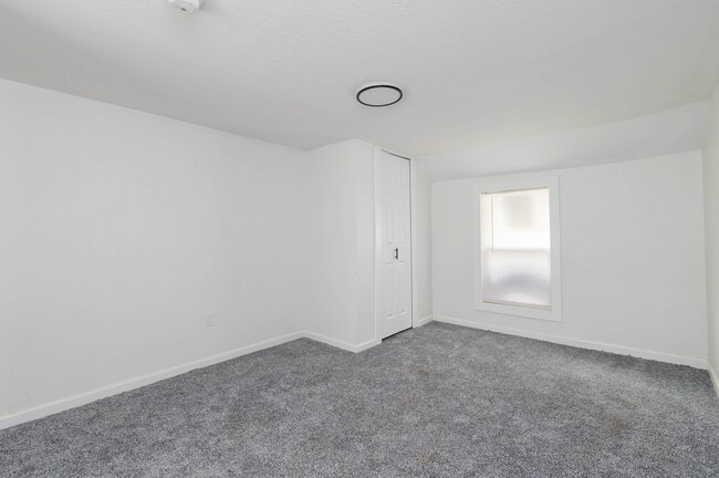 Building Photo - 807 S College Ave
