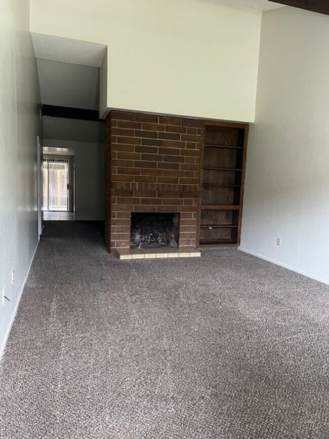 Building Photo - 7405 Quailwood Dr