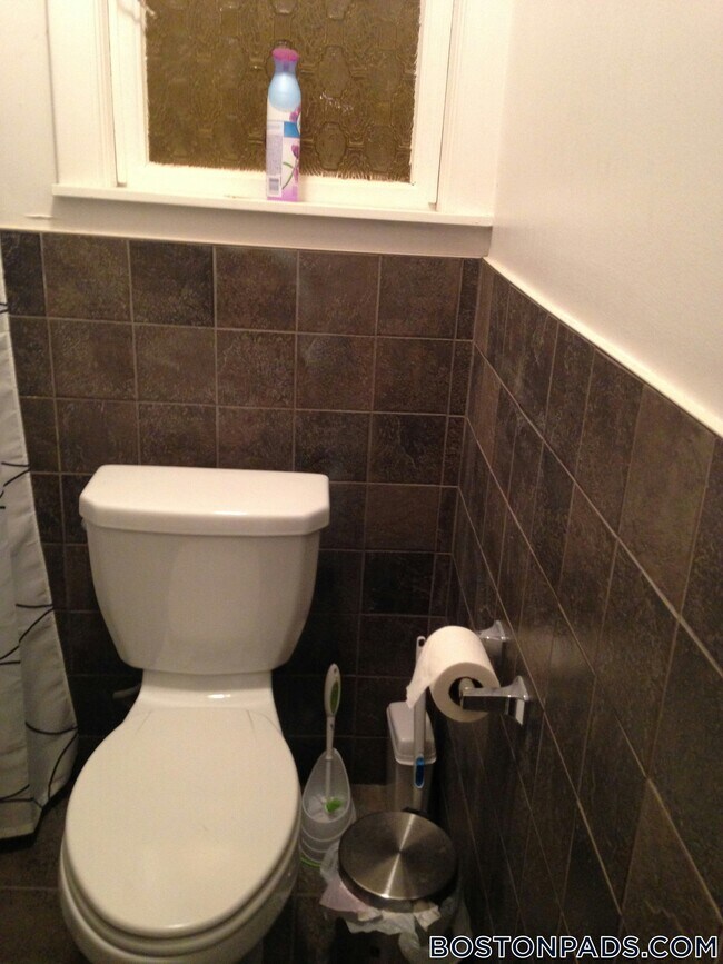 Building Photo - 289 Chelsea St