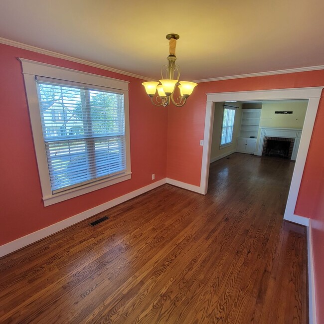 Building Photo - 3/2 Cottage Charmer-Downtown McMinnville, TN