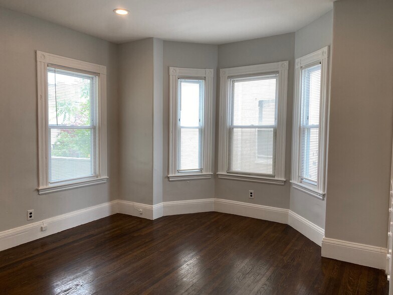 Building Photo - 7 Quincy St