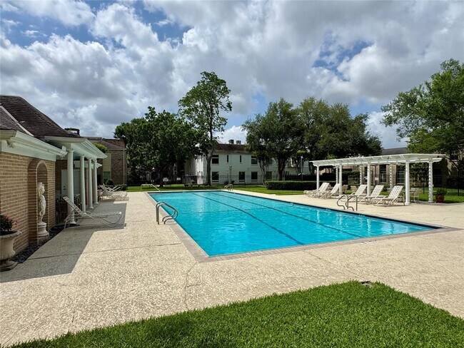 Building Photo - 7530 Del Monte Dr