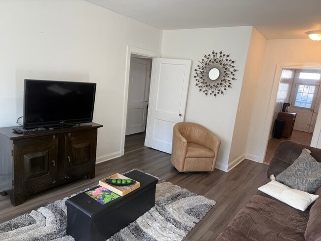 Building Photo - 441 Manor Pl NW