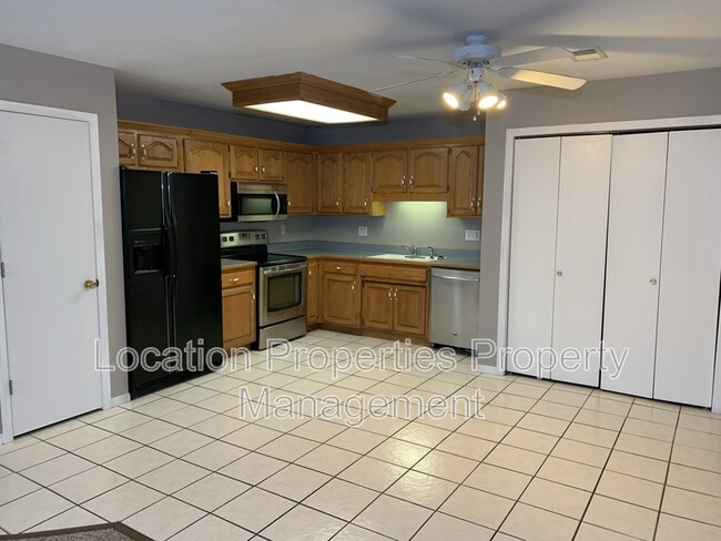 Building Photo - 318 Creekside Ct
