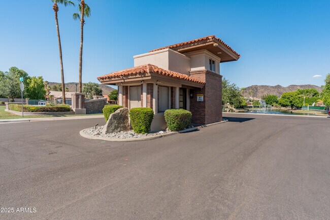 Building Photo - 5820 W Del Lago Cir