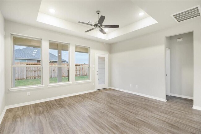 Building Photo - 828 Laguna Grn Ln