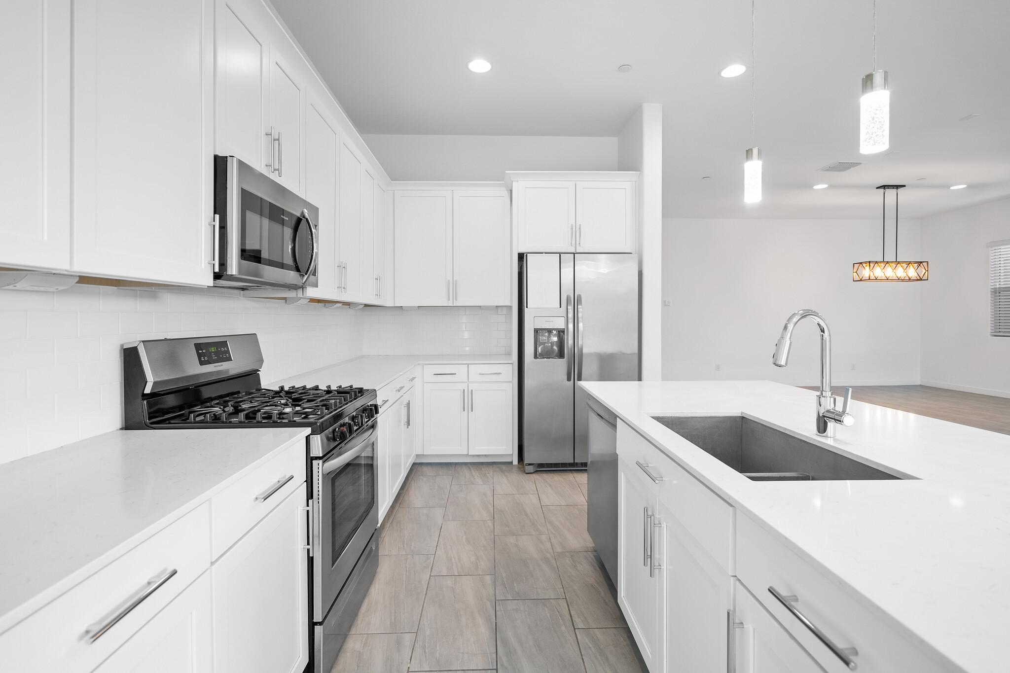 Building Photo - 9738 E Tiburon Ave