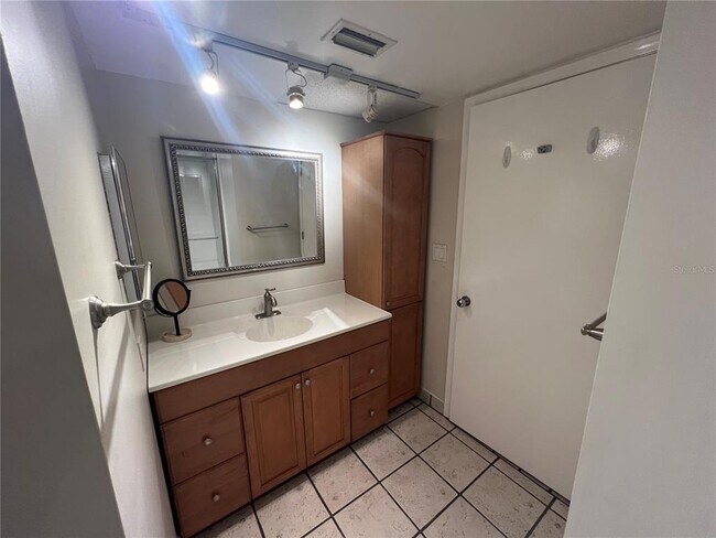 Building Photo - 1515 Pinellas Bayway S