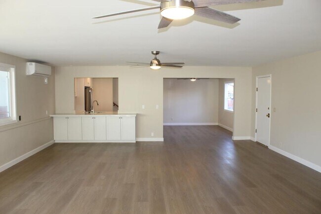 Building Photo - 4Bed/2Bath Remodeled Home in Carlsbad with a Pool~ Trieste