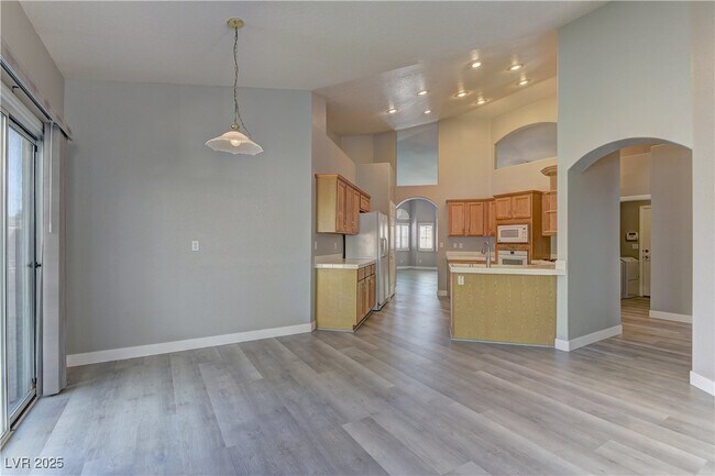 Building Photo - 7456 Oatman Ln