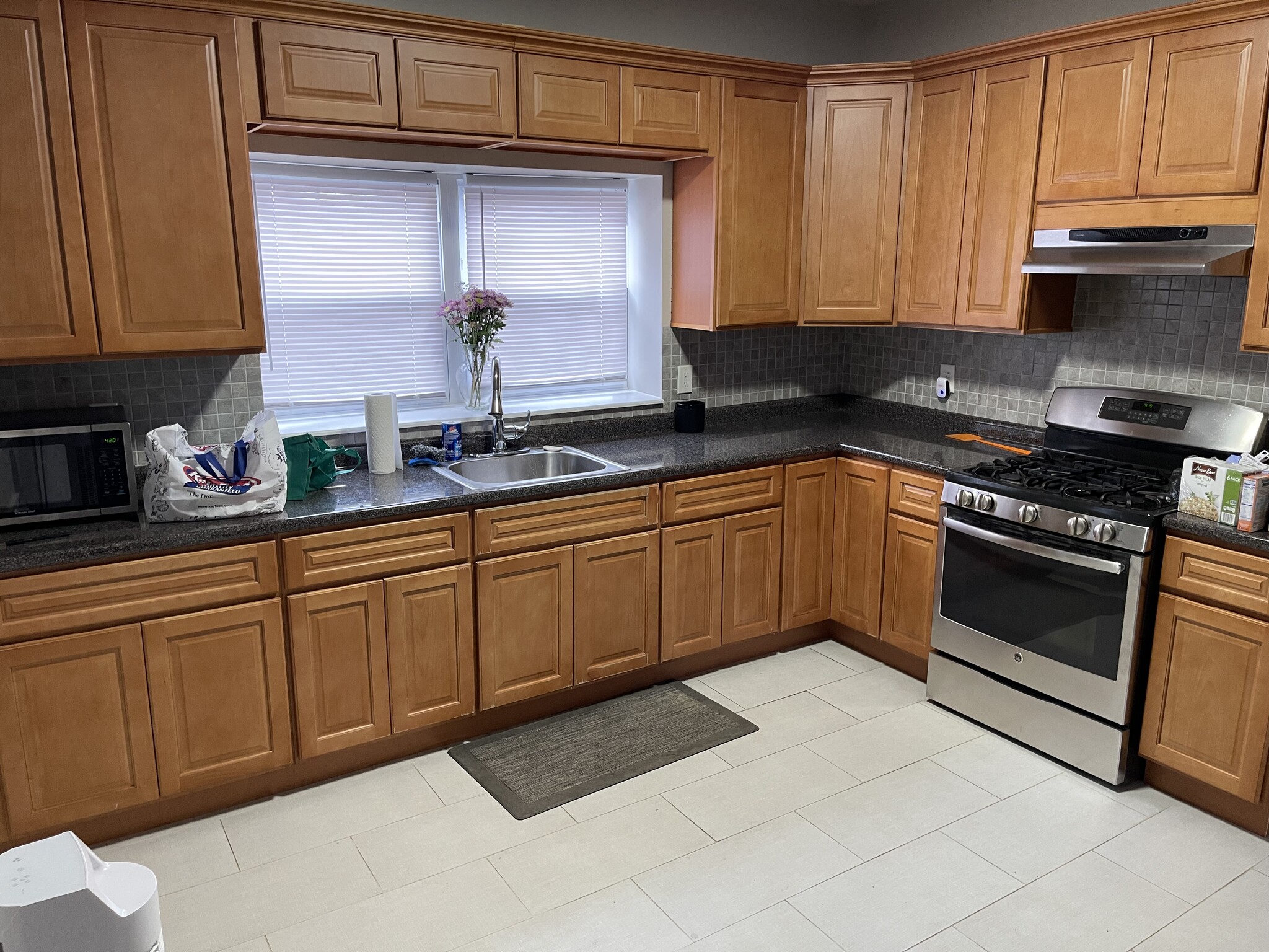 Building Photo - 288 2nd Ave W