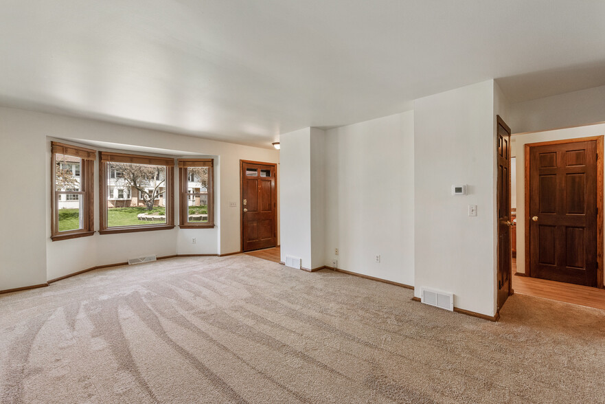 Building Photo - 5247 N Mohawk Ave