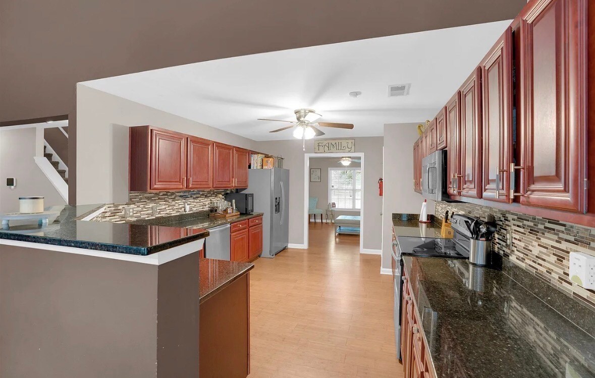 Building Photo - 946 Farnsworth Dr