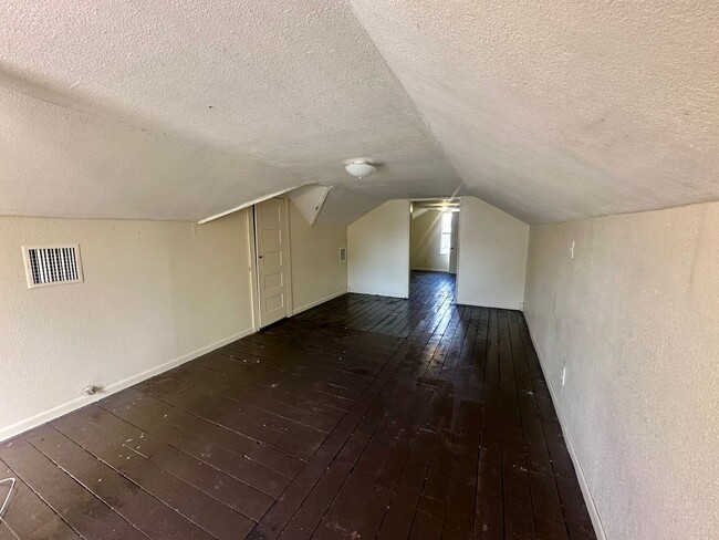 Building Photo - 4008 Beverly Dr