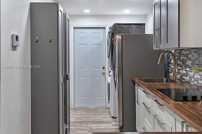 Building Photo - 1450 NE 170th St