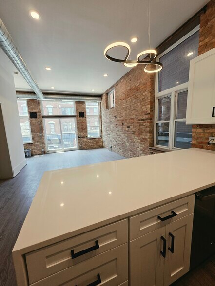 Building Photo - 1549 N Milwaukee Ave