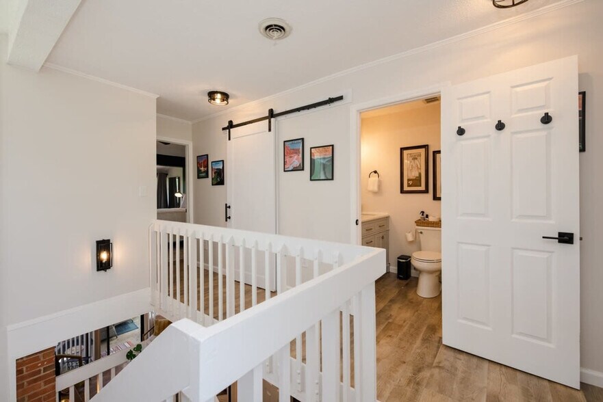 Building Photo - 2806 Suncrest Rd