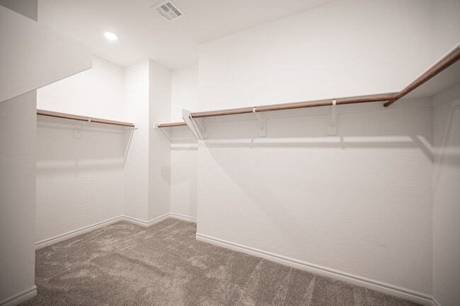 Building Photo - 600 N Carriage Hill Dr